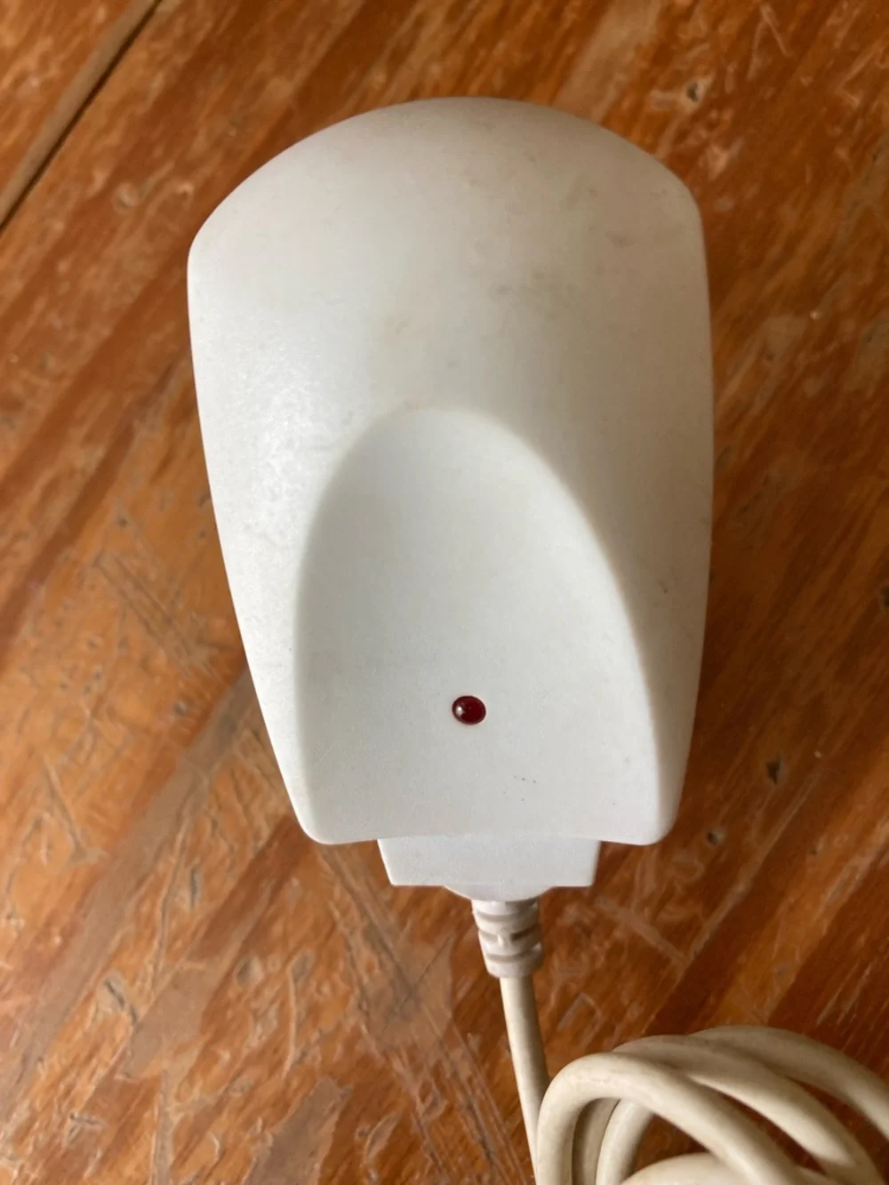 White Cell Phone Travel Charger Adapter with Cable